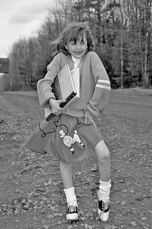220px-Girl_wearing_poodle_skirt